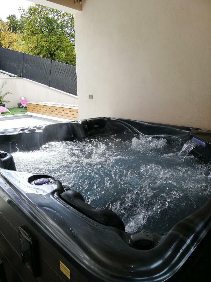Chambres D'Hotes Luxe Et Serenite Theize Kültér fotó
